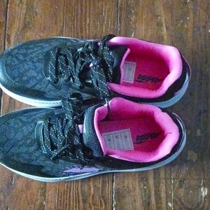 Size 7 Avia Storm shoes. Never worn